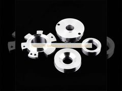 Peças metálicas CNC personalizadas com acabamento de superfície Ra 0,1