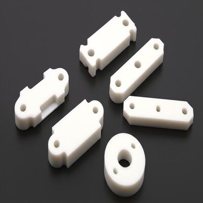 Bom preço Partes de usinagem CNC de plástico de engenharia de precisão com forma de superfície complexa e usinagem de buracos finos on-line